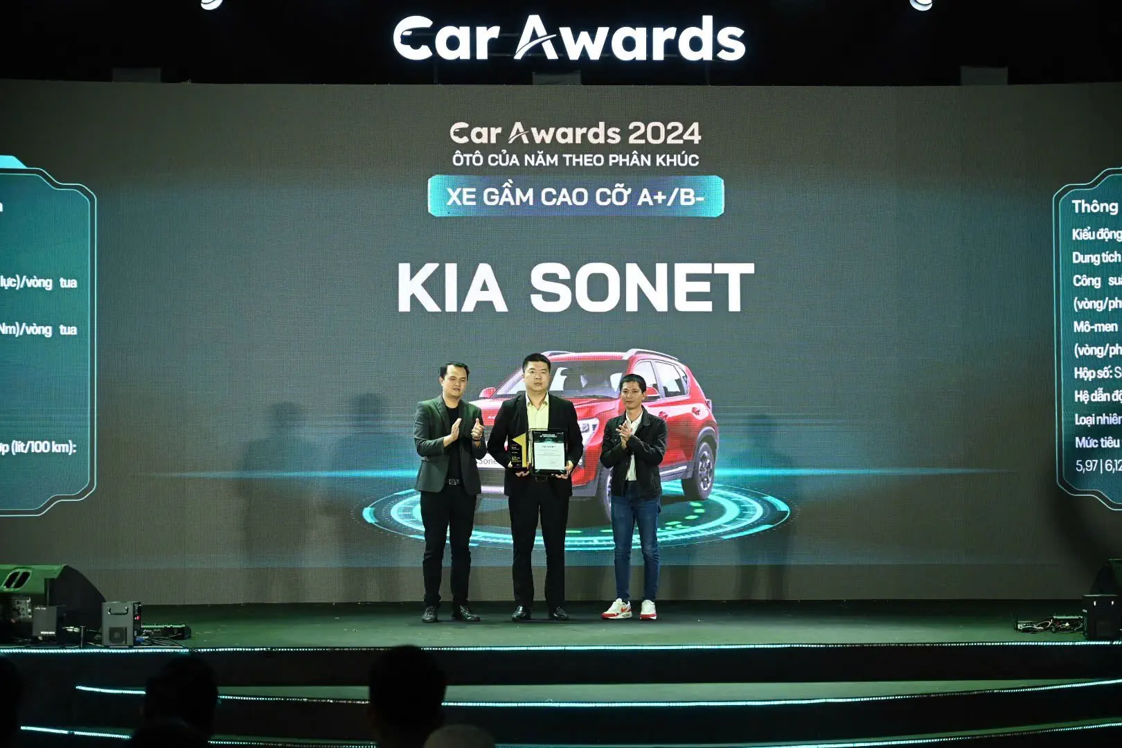 KIA SONET NHẬN GIẢI THƯỞNG XE GẦM CAO CỠ A+/B- CỦA NĂM TẠI CAR AWARDS 2024